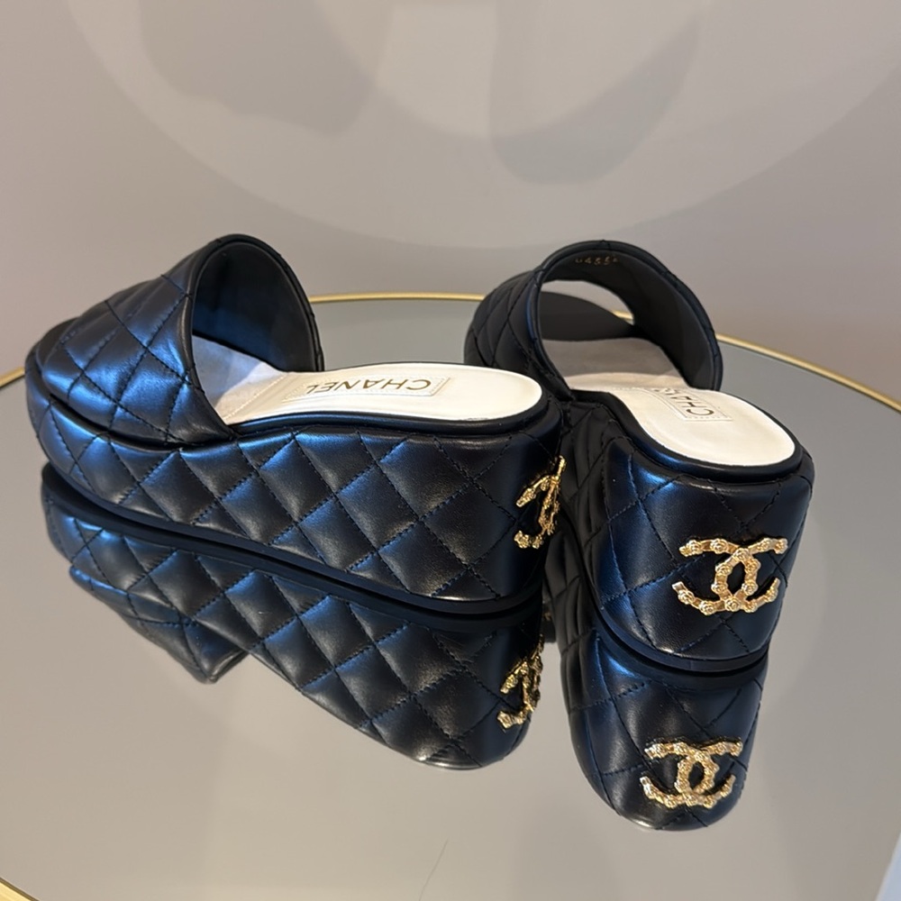 CHANEL 24P Dad Quilted Leather Platform Wedge CC interlocking slides mules 37.5 - Picture 4 of 17